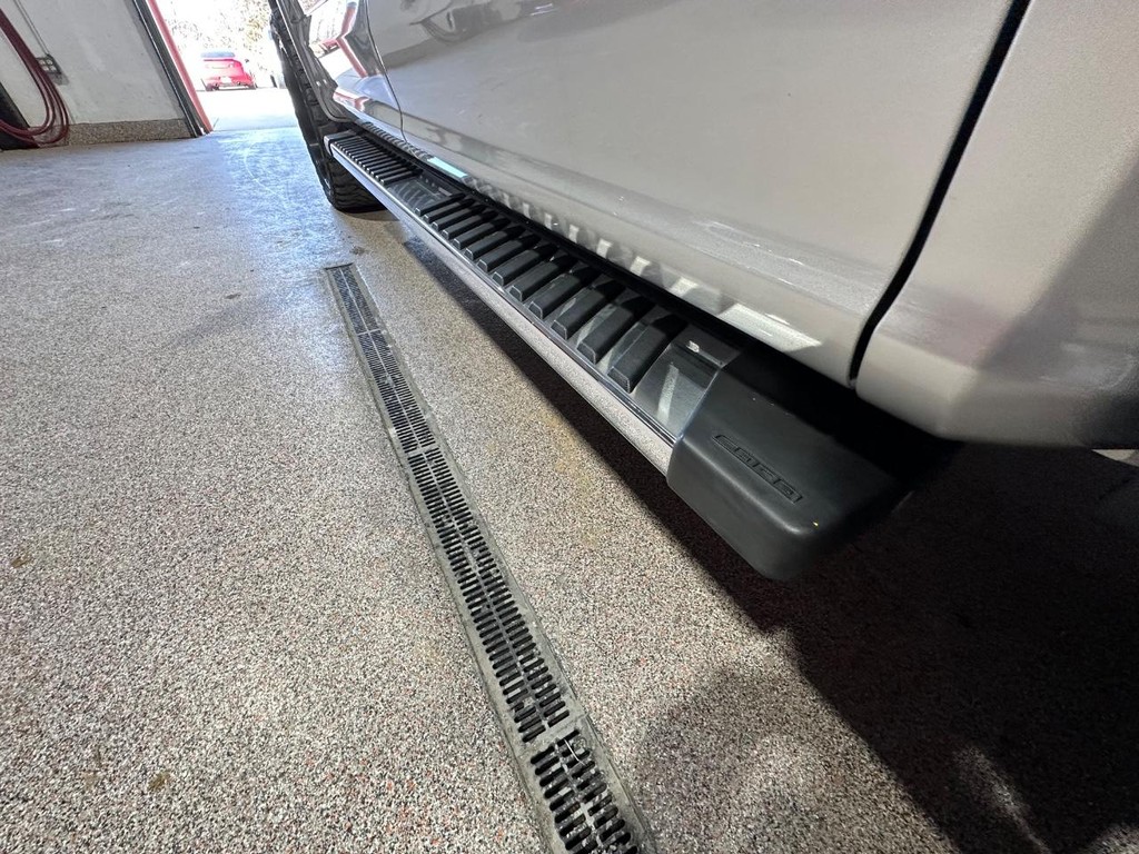 Ford F-150 Vehicle Full-screen Gallery Image 17