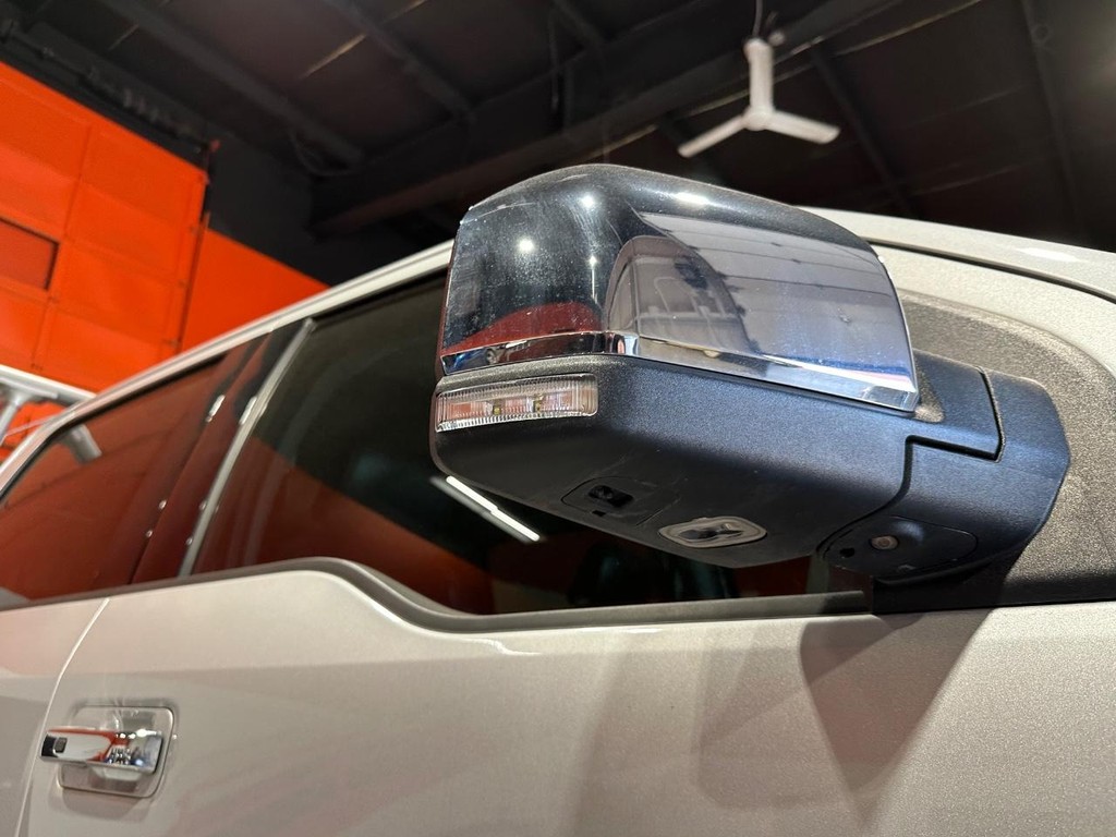 Ford F-150 Vehicle Full-screen Gallery Image 18