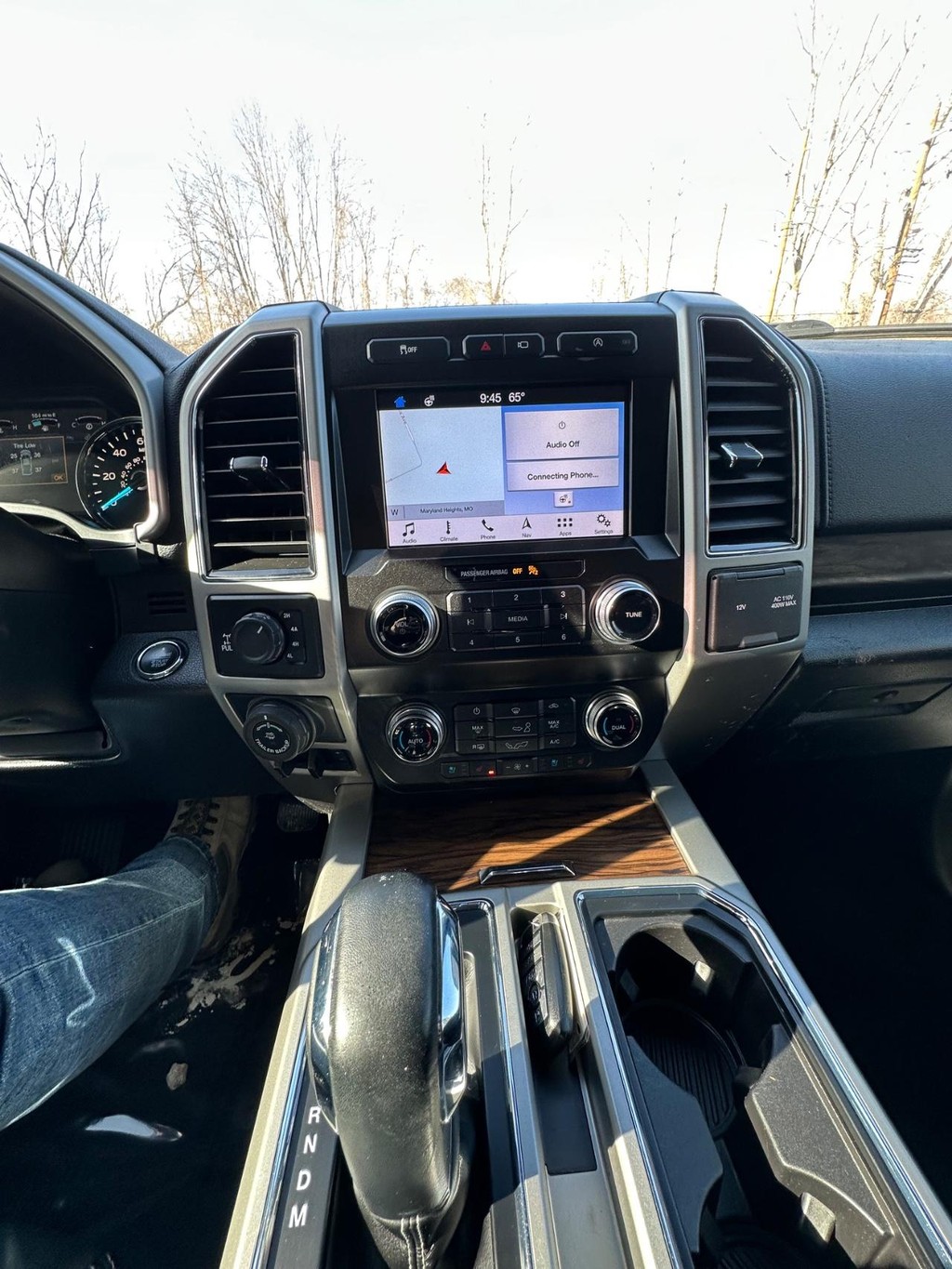 Ford F-150 Vehicle Full-screen Gallery Image 21