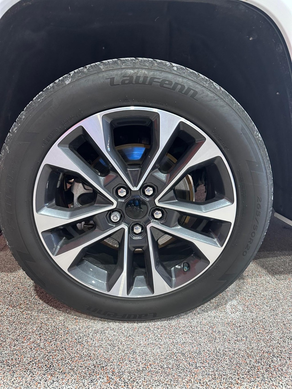 Jeep Grand Cherokee L Vehicle Full-screen Gallery Image 17