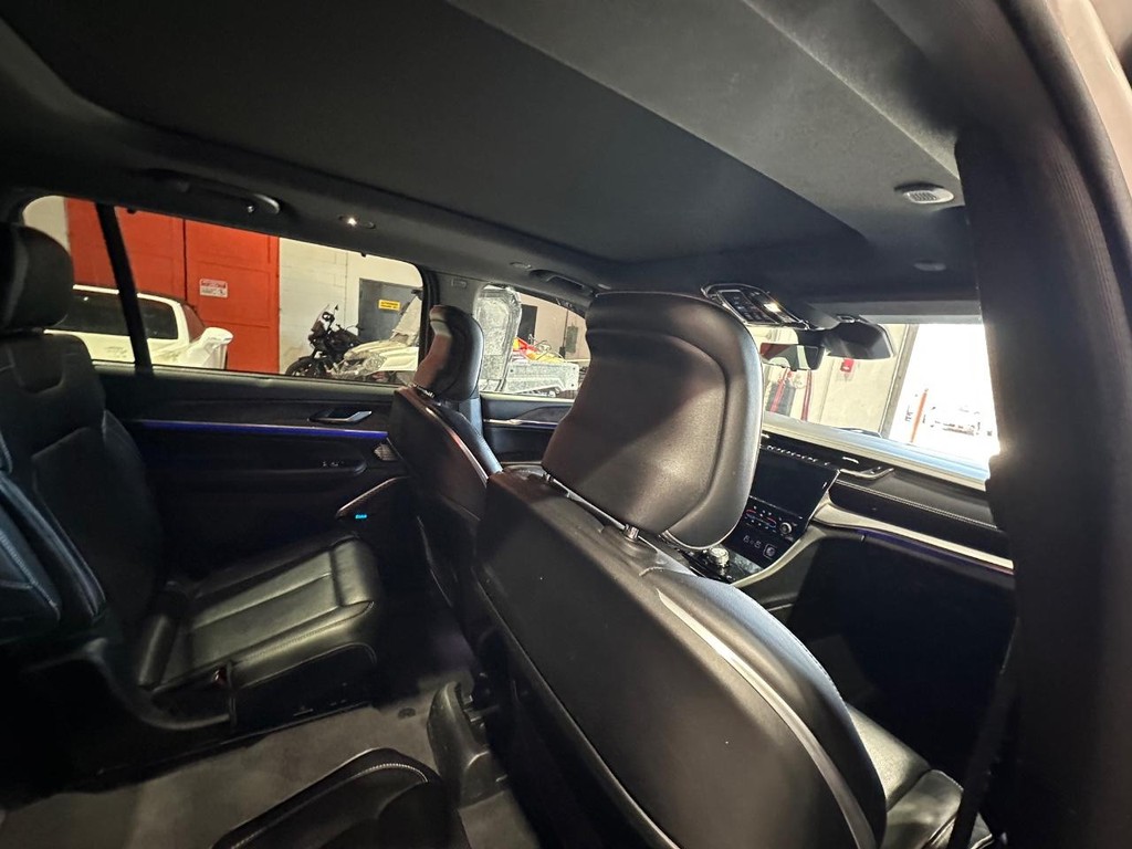 Jeep Grand Cherokee L Vehicle Full-screen Gallery Image 18