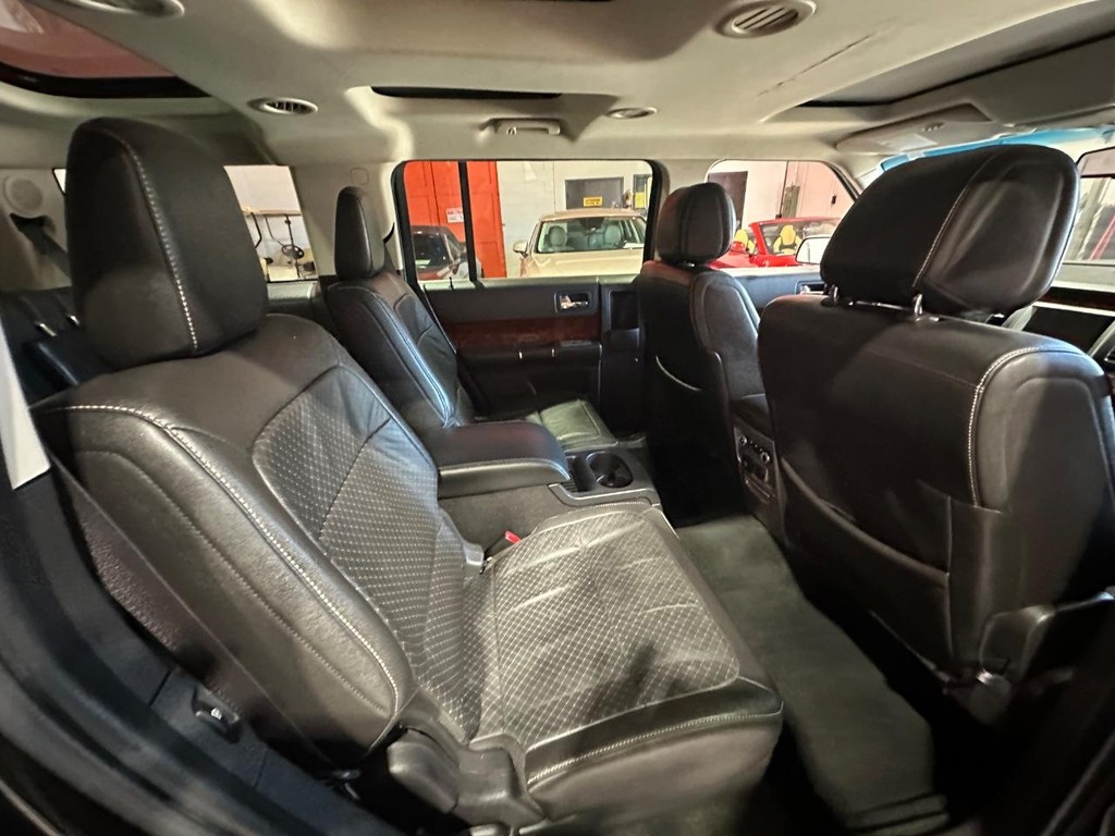 Ford Flex Vehicle Full-screen Gallery Image 15