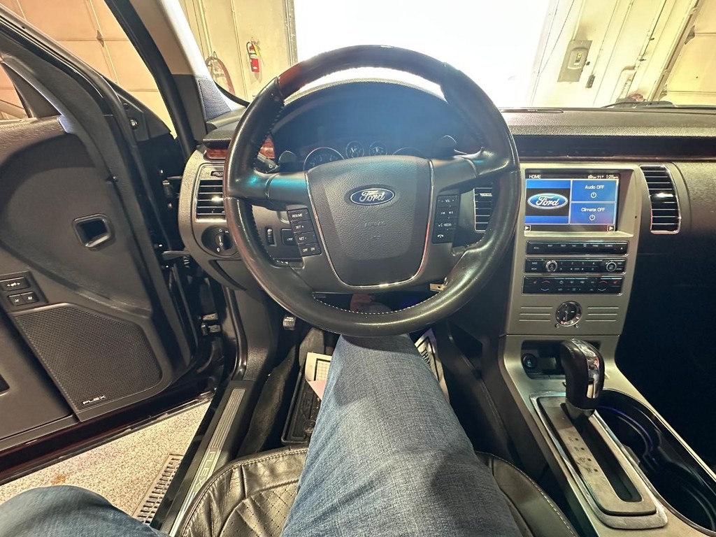 Ford Flex Vehicle Full-screen Gallery Image 24