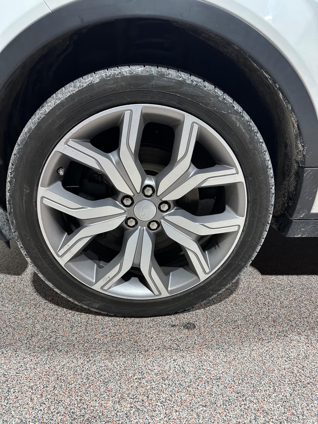 Land Rover Range Rover Evoque Vehicle Full-screen Gallery Image 8