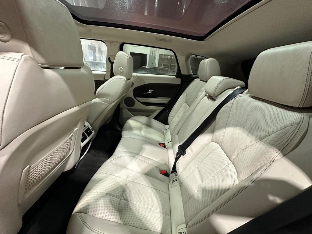 Land Rover Range Rover Evoque Vehicle Full-screen Gallery Image 12