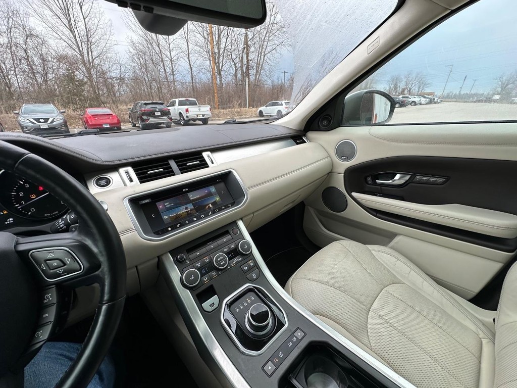 Land Rover Range Rover Evoque Vehicle Full-screen Gallery Image 17