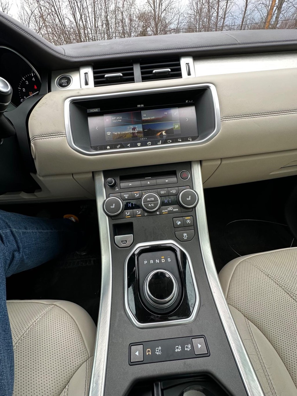 Land Rover Range Rover Evoque Vehicle Full-screen Gallery Image 19