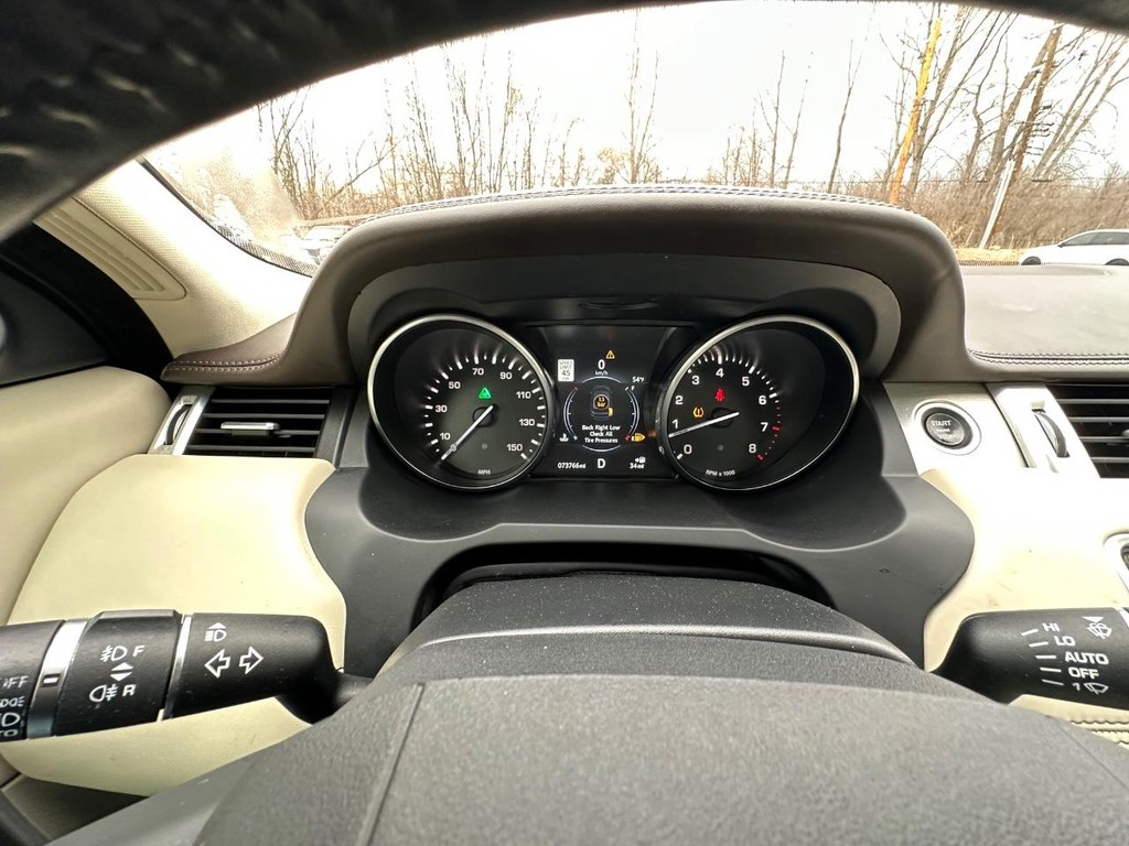 Land Rover Range Rover Evoque Vehicle Full-screen Gallery Image 22