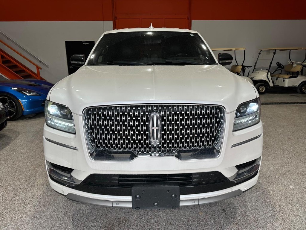 Lincoln Navigator Vehicle Full-screen Gallery Image 6