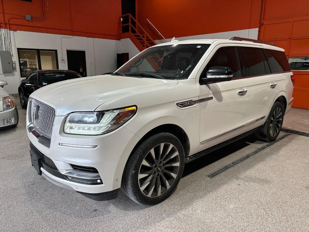 Lincoln Navigator Vehicle Full-screen Gallery Image 7