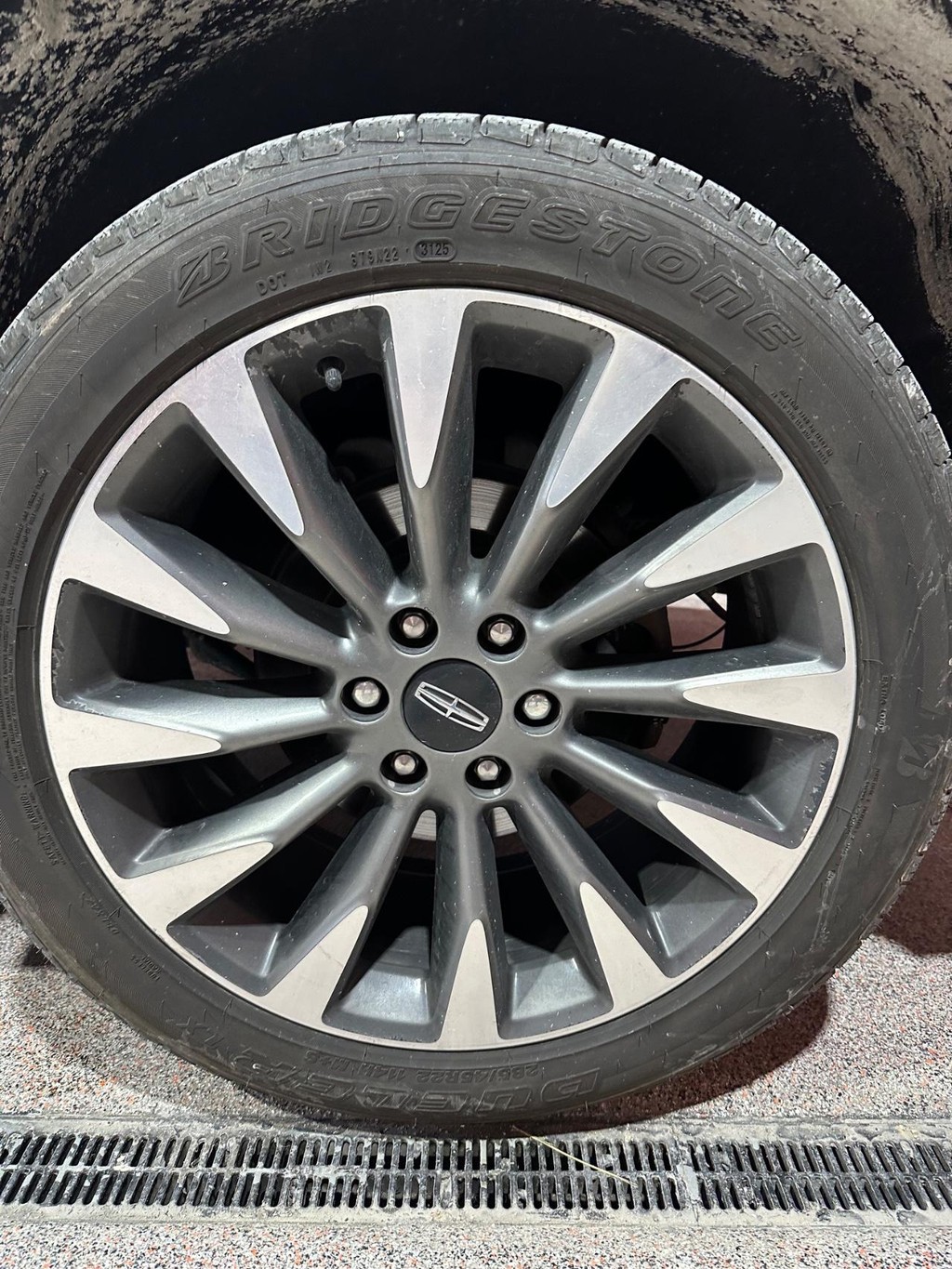 Lincoln Navigator Vehicle Full-screen Gallery Image 10