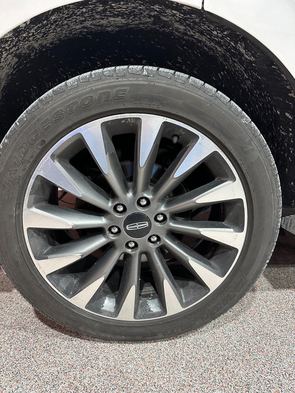 Lincoln Navigator Vehicle Full-screen Gallery Image 15