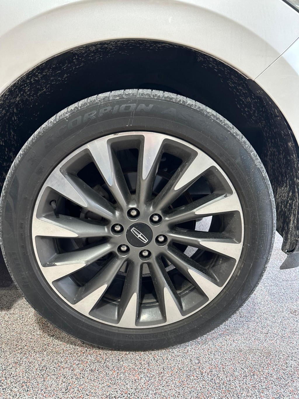 Lincoln Navigator Vehicle Full-screen Gallery Image 20