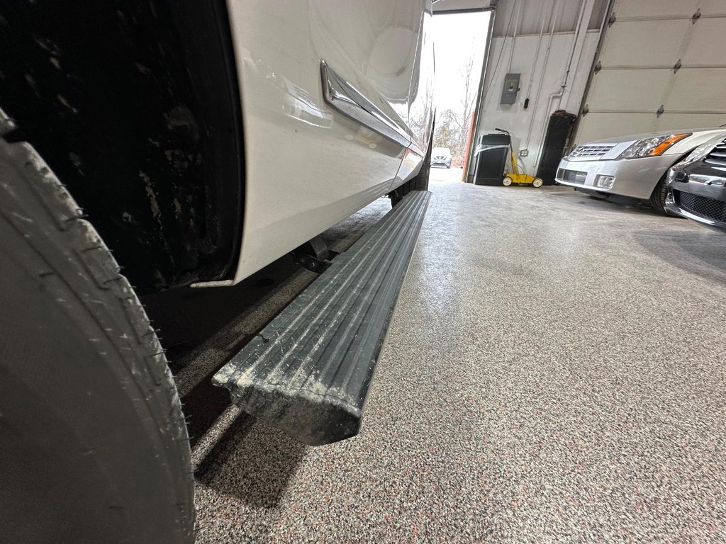 Lincoln Navigator Vehicle Full-screen Gallery Image 23