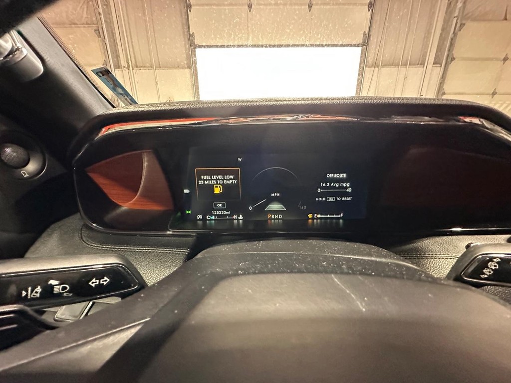 Lincoln Navigator Vehicle Full-screen Gallery Image 25