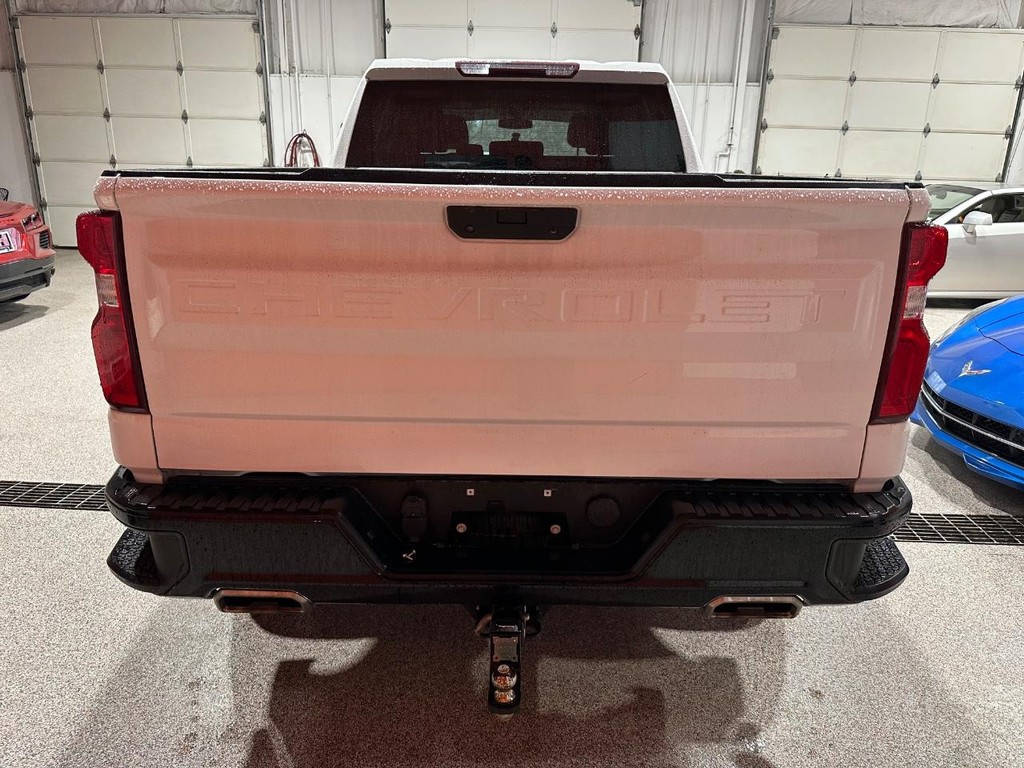 Chevrolet Silverado 1500 Vehicle Full-screen Gallery Image 2