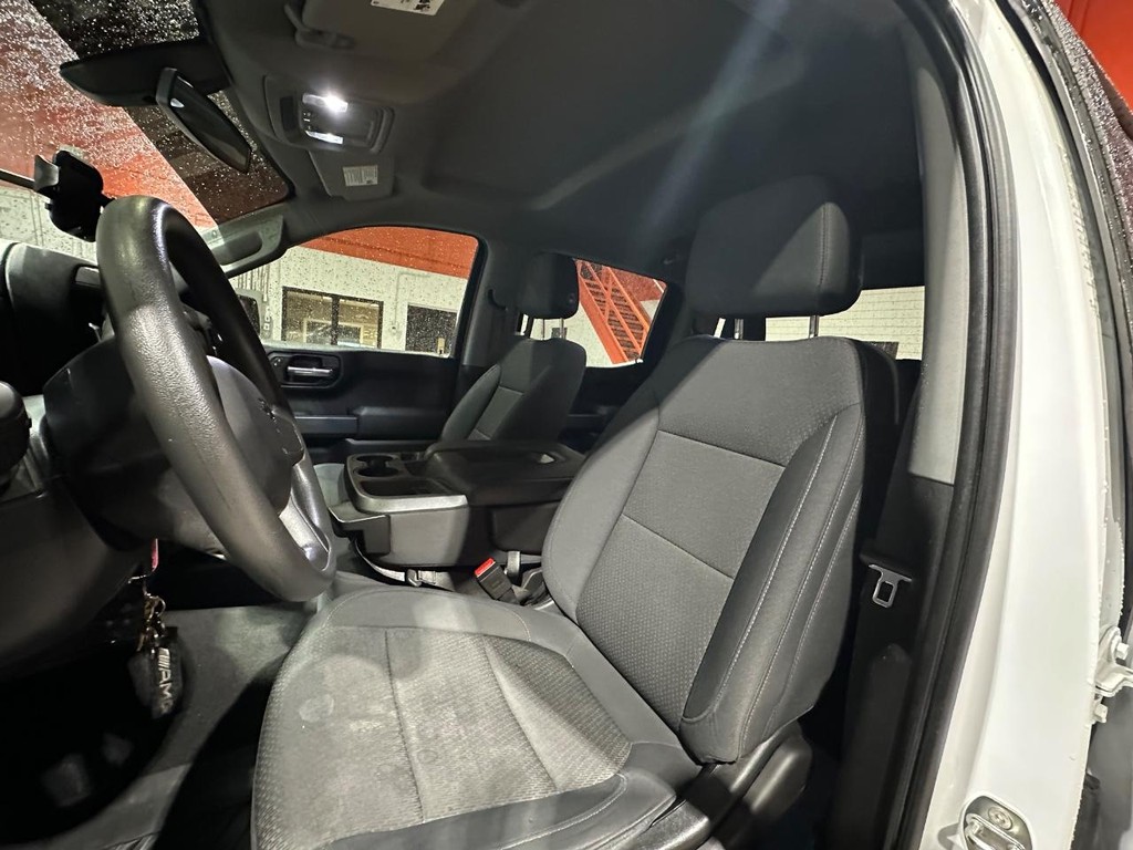 Chevrolet Silverado 1500 Vehicle Full-screen Gallery Image 11