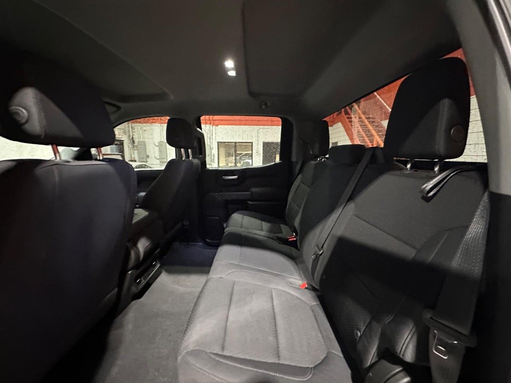 Chevrolet Silverado 1500 Vehicle Full-screen Gallery Image 12