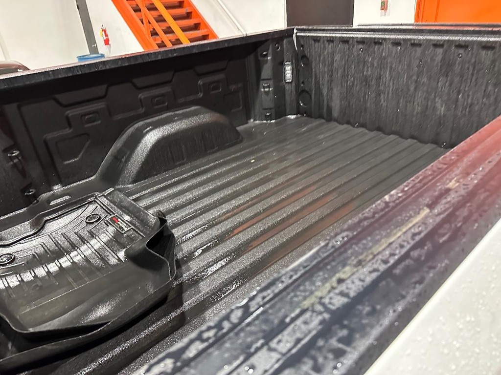 Chevrolet Silverado 1500 Vehicle Full-screen Gallery Image 13