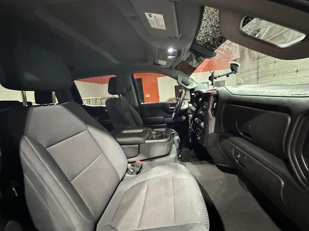 Chevrolet Silverado 1500 Vehicle Full-screen Gallery Image 14