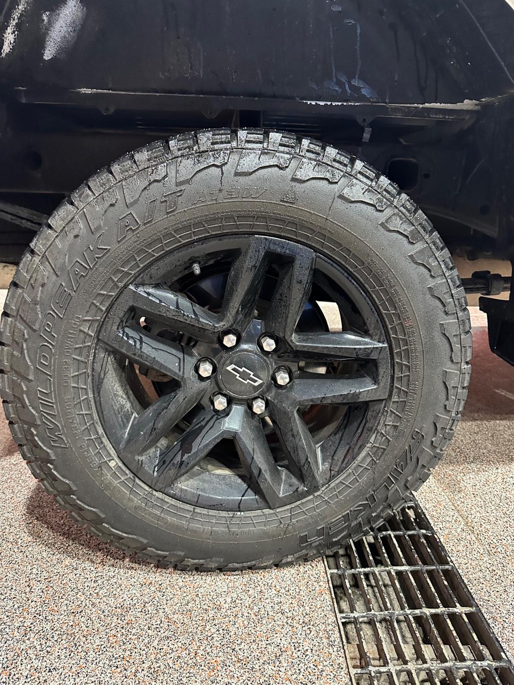 Chevrolet Silverado 1500 Vehicle Full-screen Gallery Image 16