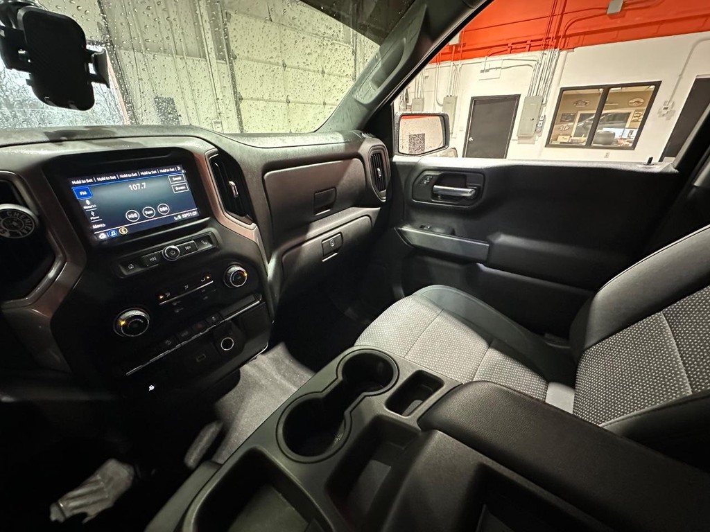 Chevrolet Silverado 1500 Vehicle Full-screen Gallery Image 17