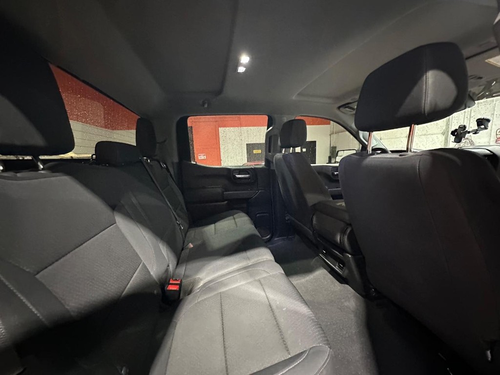 Chevrolet Silverado 1500 Vehicle Full-screen Gallery Image 18