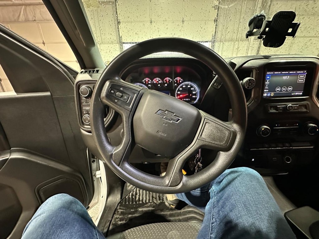 Chevrolet Silverado 1500 Vehicle Full-screen Gallery Image 20