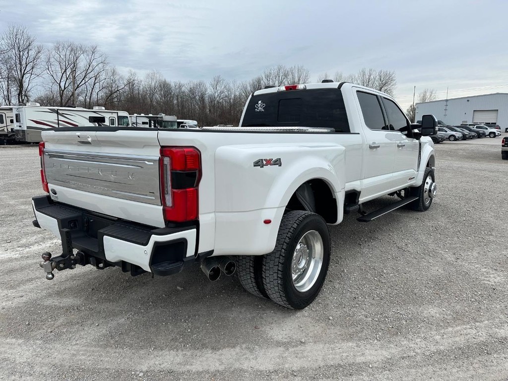 Ford Super Duty F-450 DRW Vehicle Full-screen Gallery Image 5