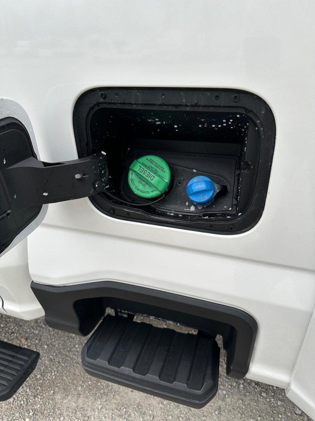 Ford Super Duty F-450 DRW Vehicle Full-screen Gallery Image 12