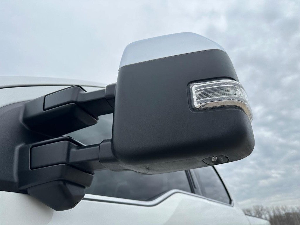 Ford Super Duty F-450 DRW Vehicle Full-screen Gallery Image 15