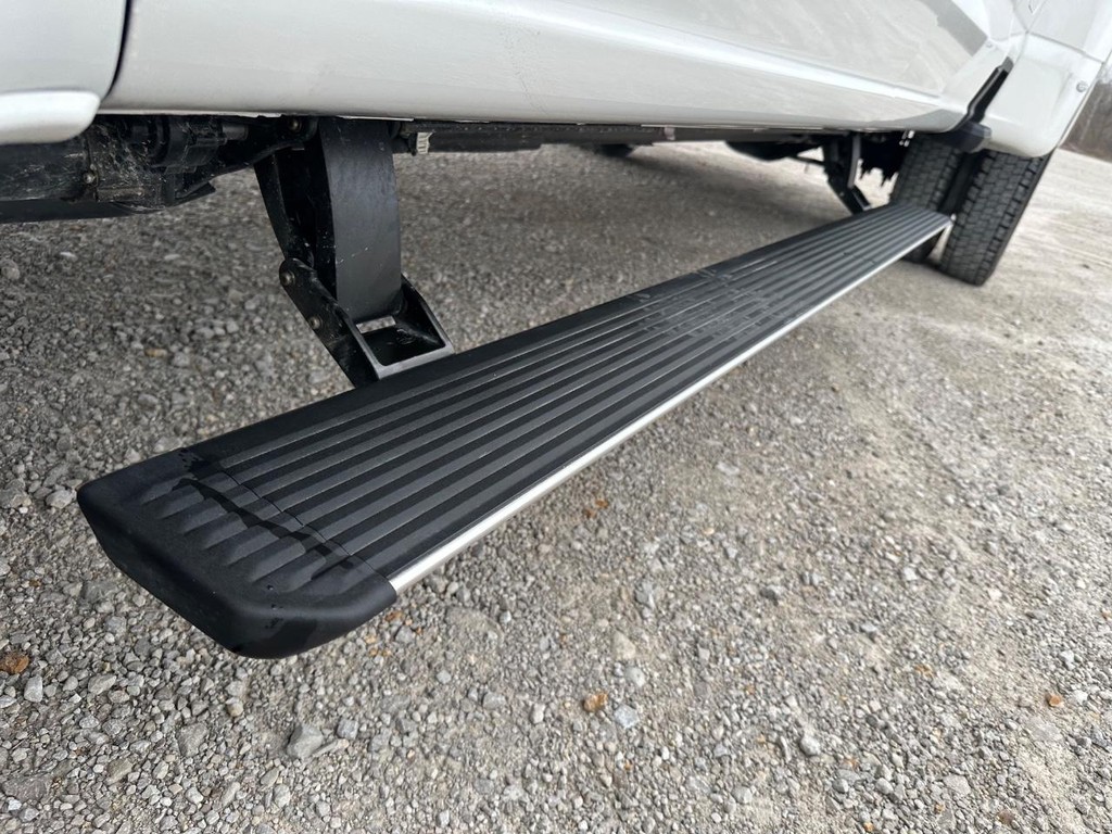 Ford Super Duty F-450 DRW Vehicle Full-screen Gallery Image 16