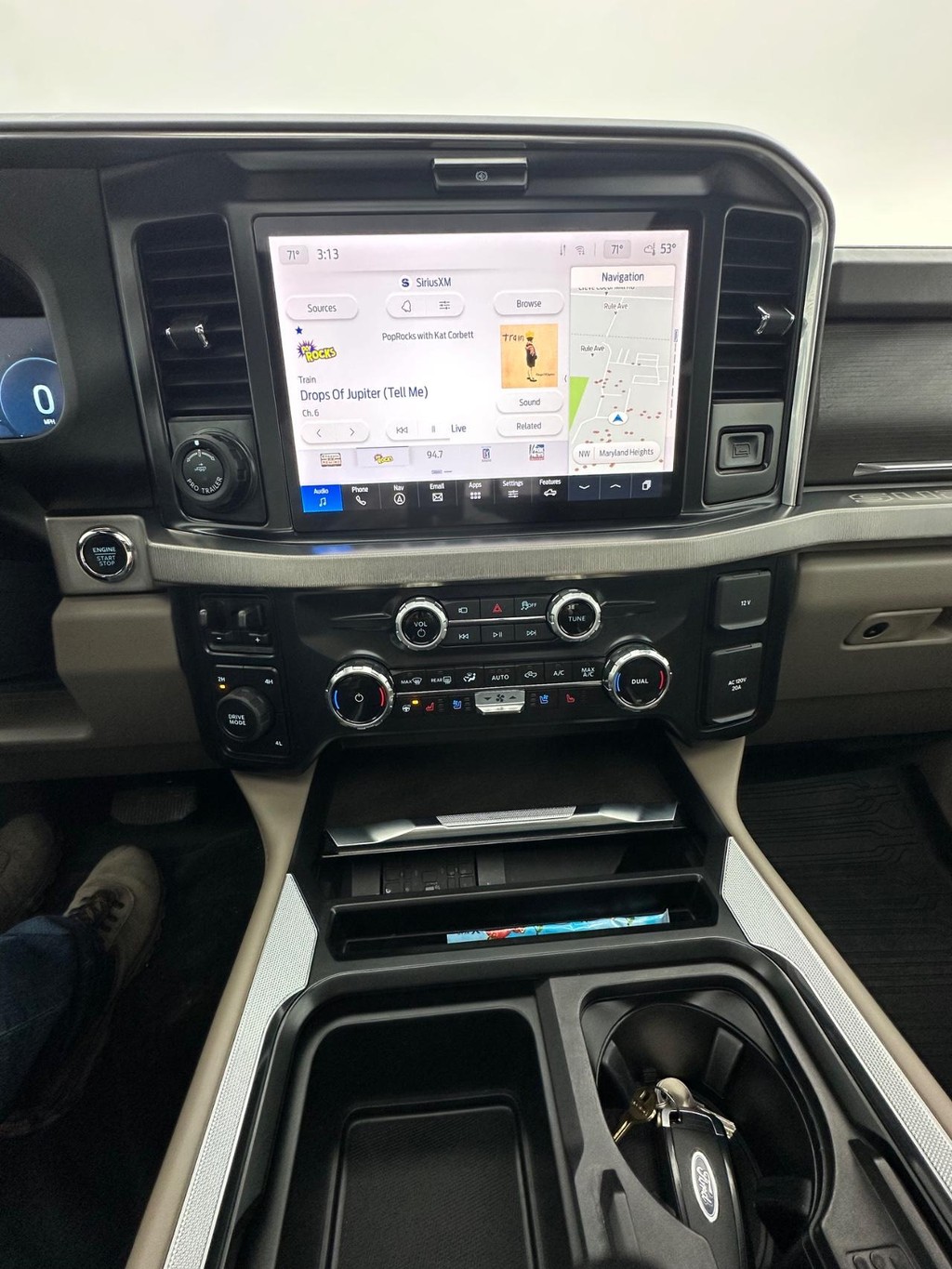 Ford Super Duty F-450 DRW Vehicle Full-screen Gallery Image 34