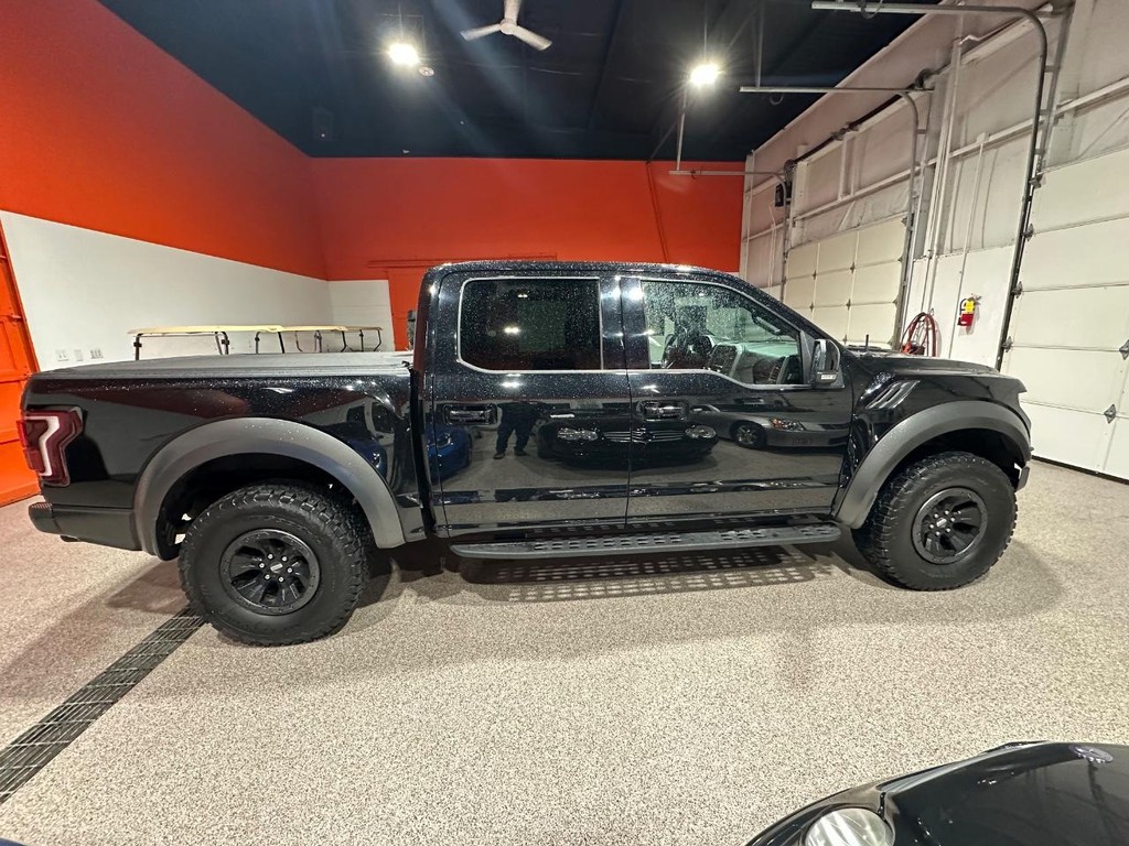 Ford F-150 Vehicle Full-screen Gallery Image 2