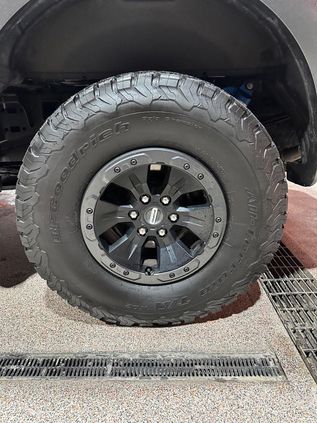 Ford F-150 Vehicle Full-screen Gallery Image 12