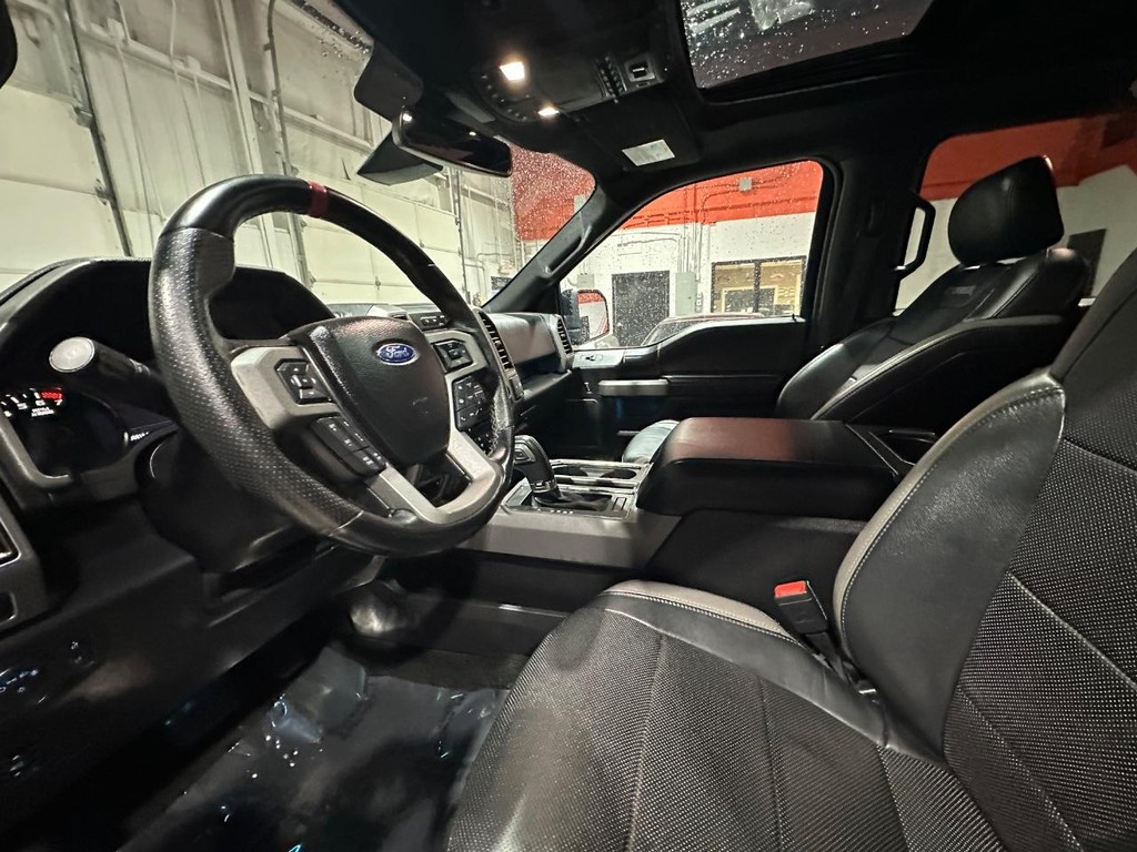 Ford F-150 Vehicle Full-screen Gallery Image 14