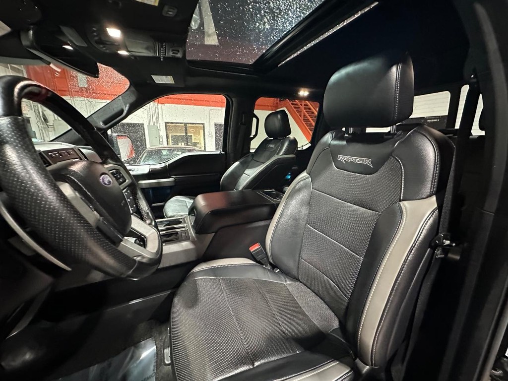 Ford F-150 Vehicle Full-screen Gallery Image 15