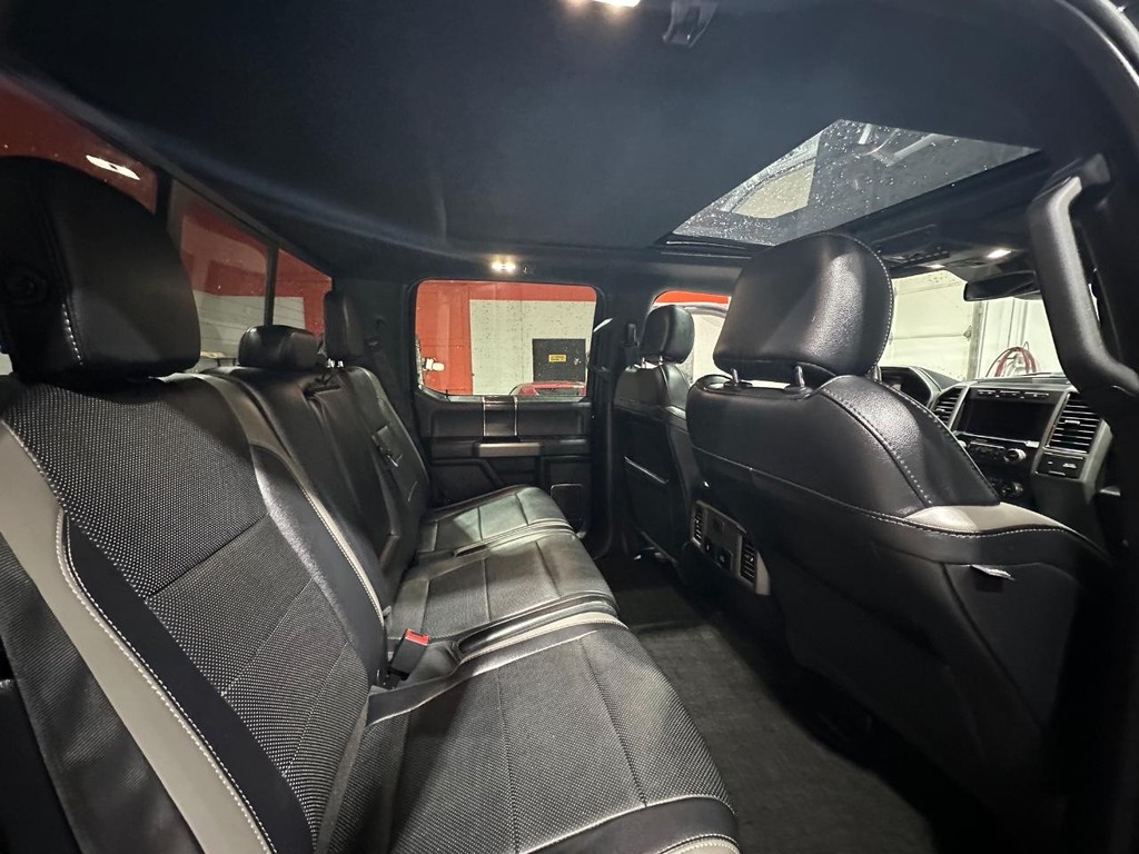 Ford F-150 Vehicle Full-screen Gallery Image 16