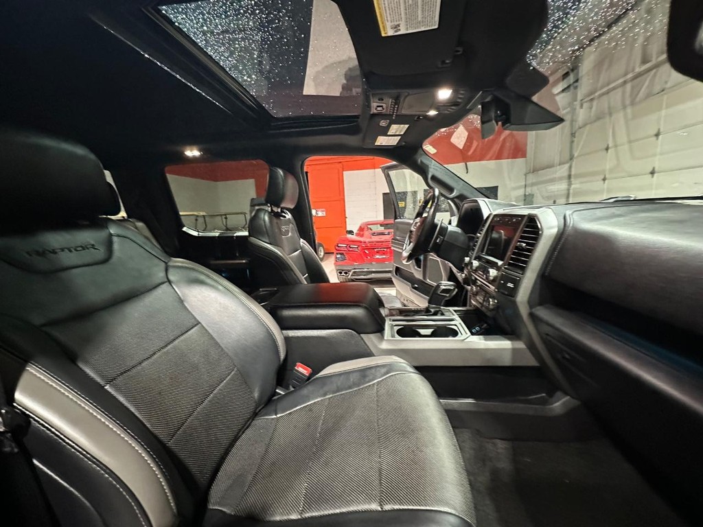 Ford F-150 Vehicle Full-screen Gallery Image 17