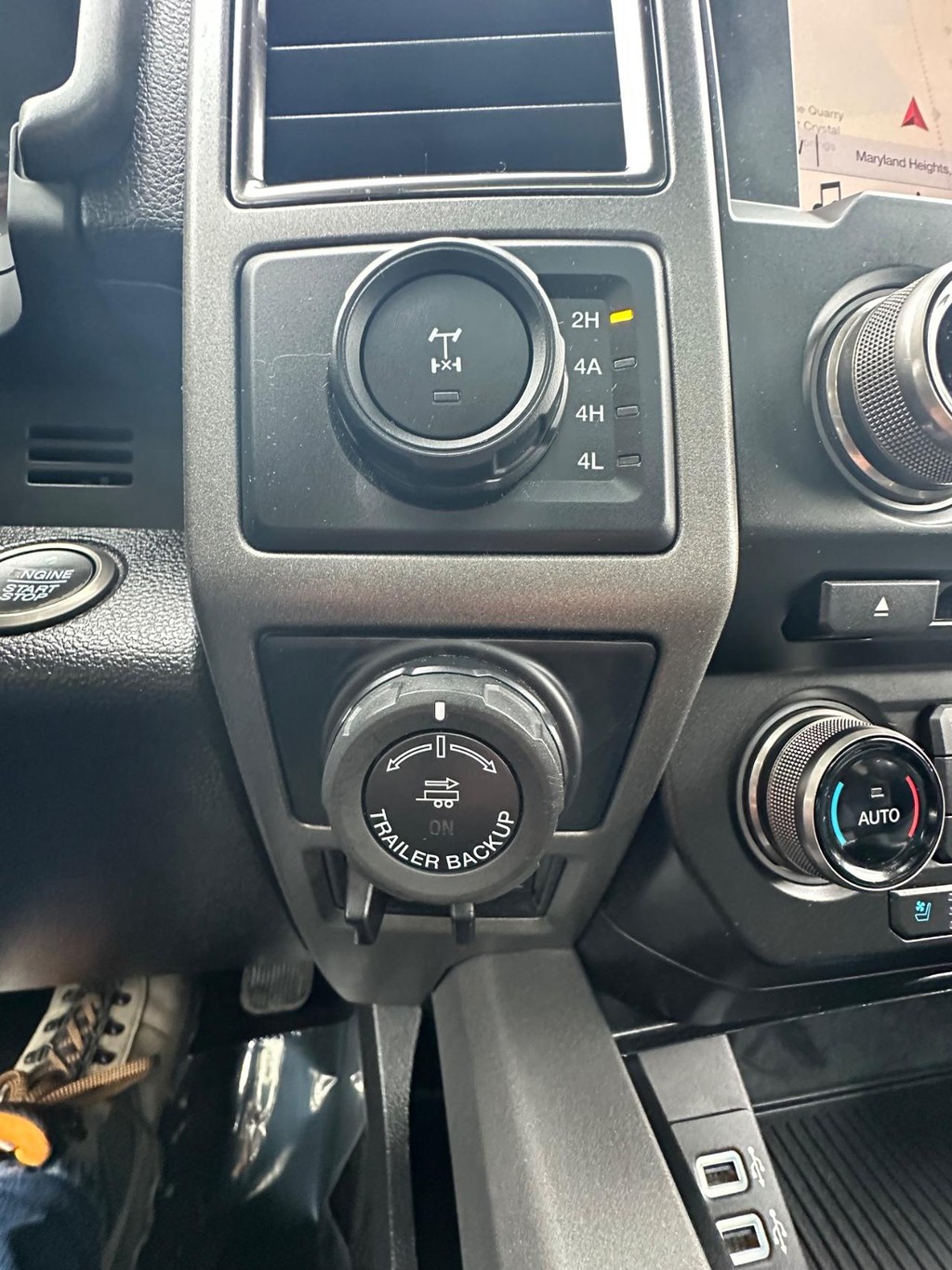 Ford F-150 Vehicle Full-screen Gallery Image 22