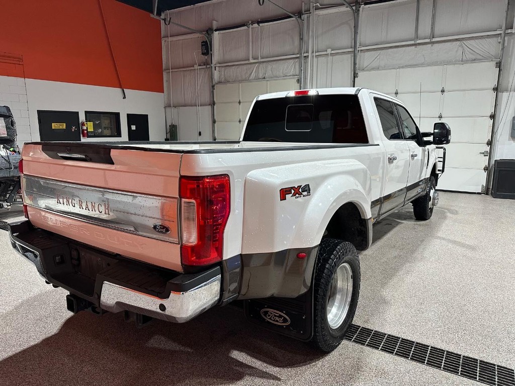 Ford Super Duty F-350 DRW Vehicle Full-screen Gallery Image 5