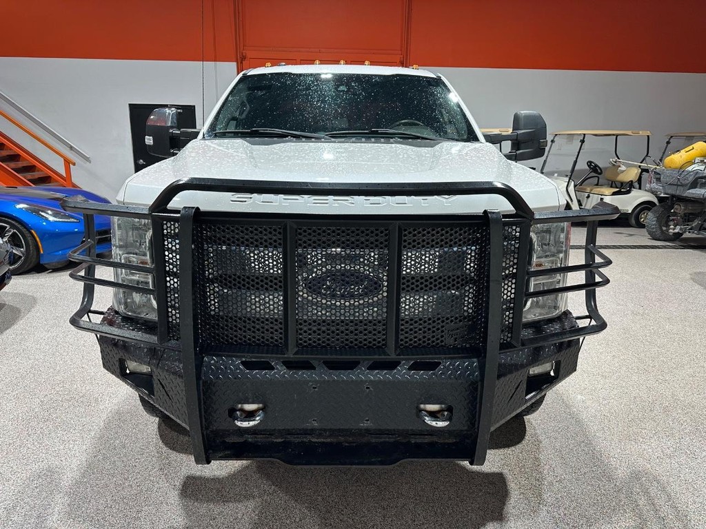 Ford Super Duty F-350 DRW Vehicle Full-screen Gallery Image 6