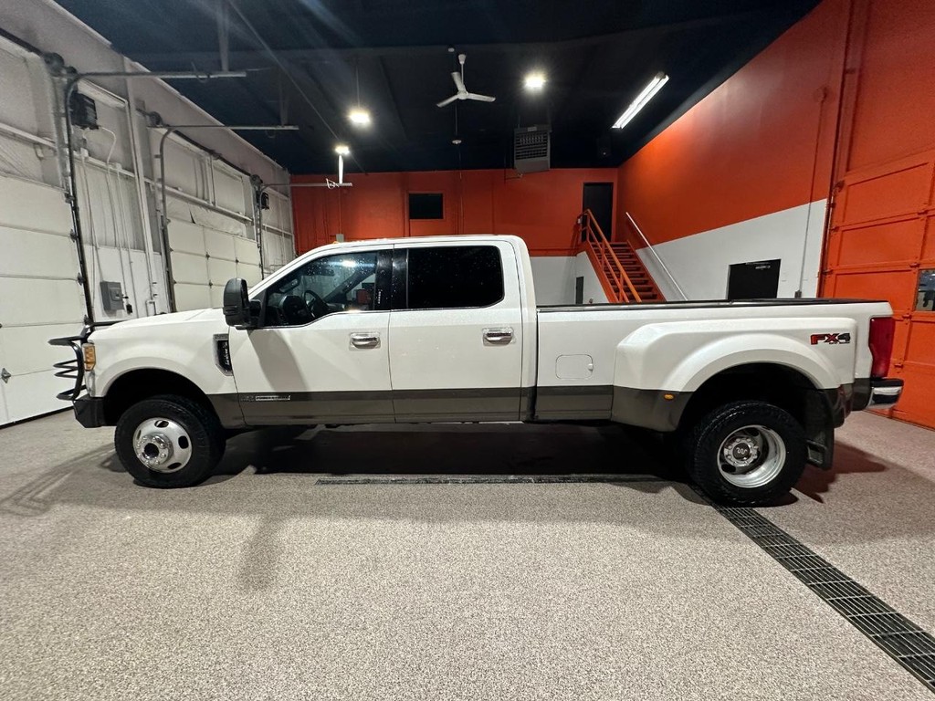 Ford Super Duty F-350 DRW Vehicle Full-screen Gallery Image 8