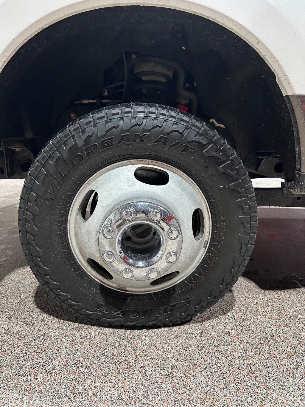 Ford Super Duty F-350 DRW Vehicle Full-screen Gallery Image 9