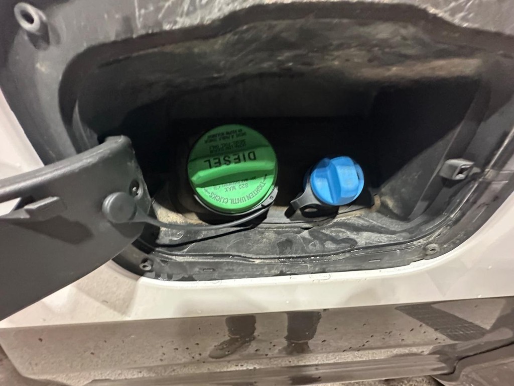 Ford Super Duty F-350 DRW Vehicle Full-screen Gallery Image 13