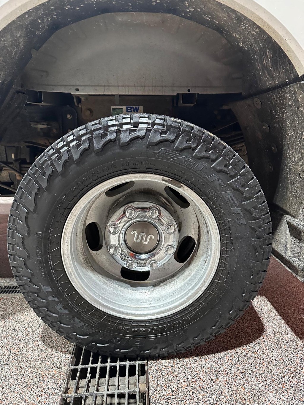 Ford Super Duty F-350 DRW Vehicle Full-screen Gallery Image 14