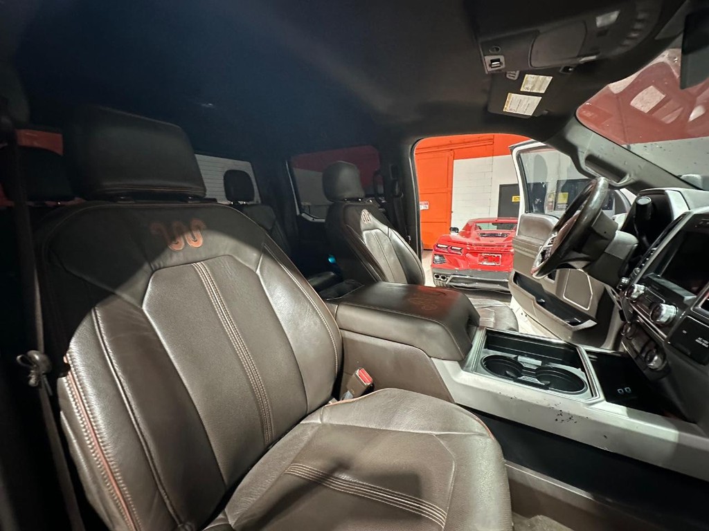 Ford Super Duty F-350 DRW Vehicle Full-screen Gallery Image 19