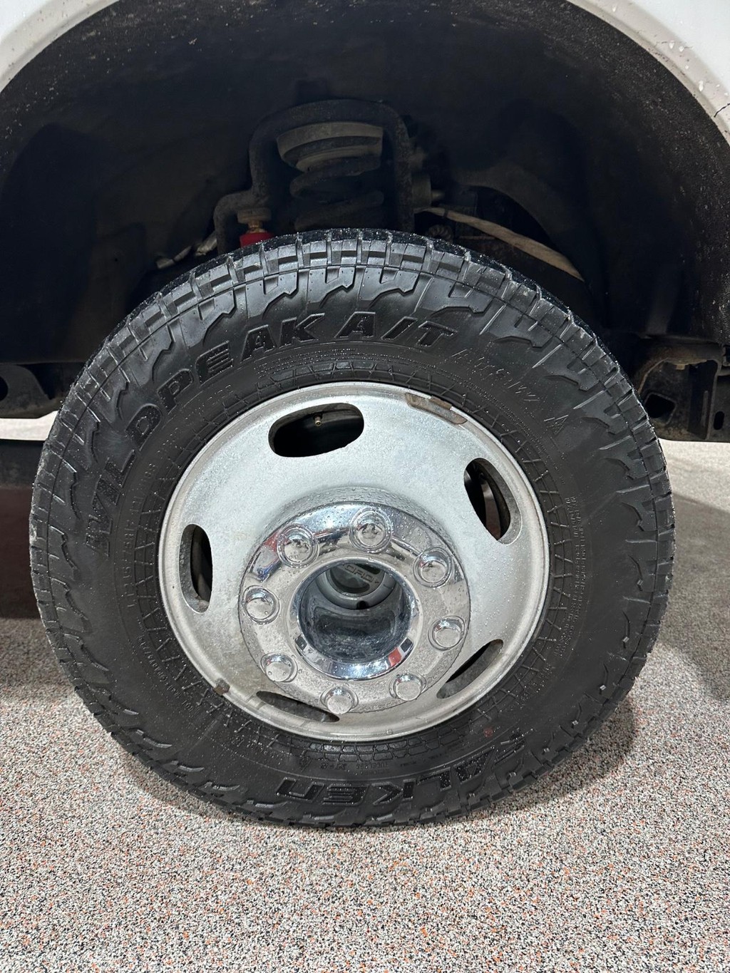 Ford Super Duty F-350 DRW Vehicle Full-screen Gallery Image 20