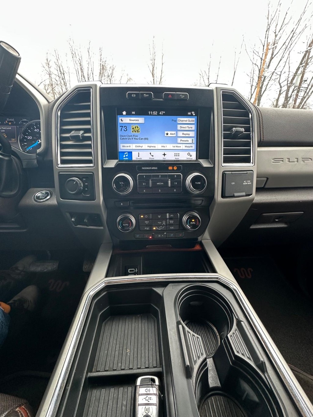 Ford Super Duty F-350 DRW Vehicle Full-screen Gallery Image 22