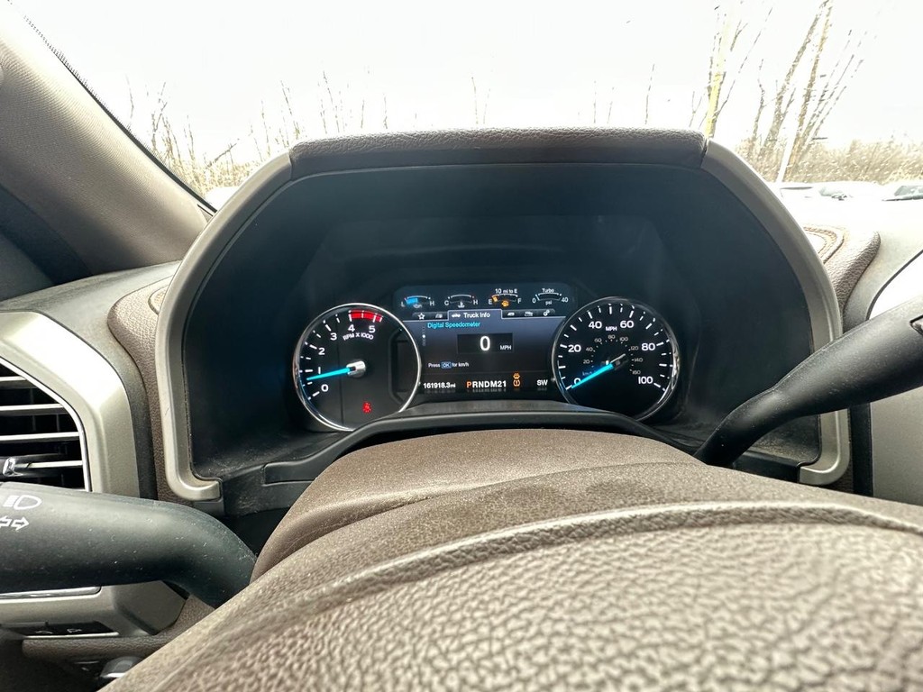 Ford Super Duty F-350 DRW Vehicle Full-screen Gallery Image 24